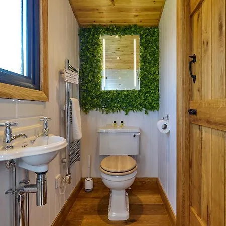 Abberley Shepherds Hut - Ockeridge Rural Retreats Wichenford Exterior photo